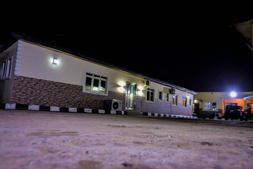 Power Mike Guest House Αμπούζα Εξωτερικό φωτογραφία